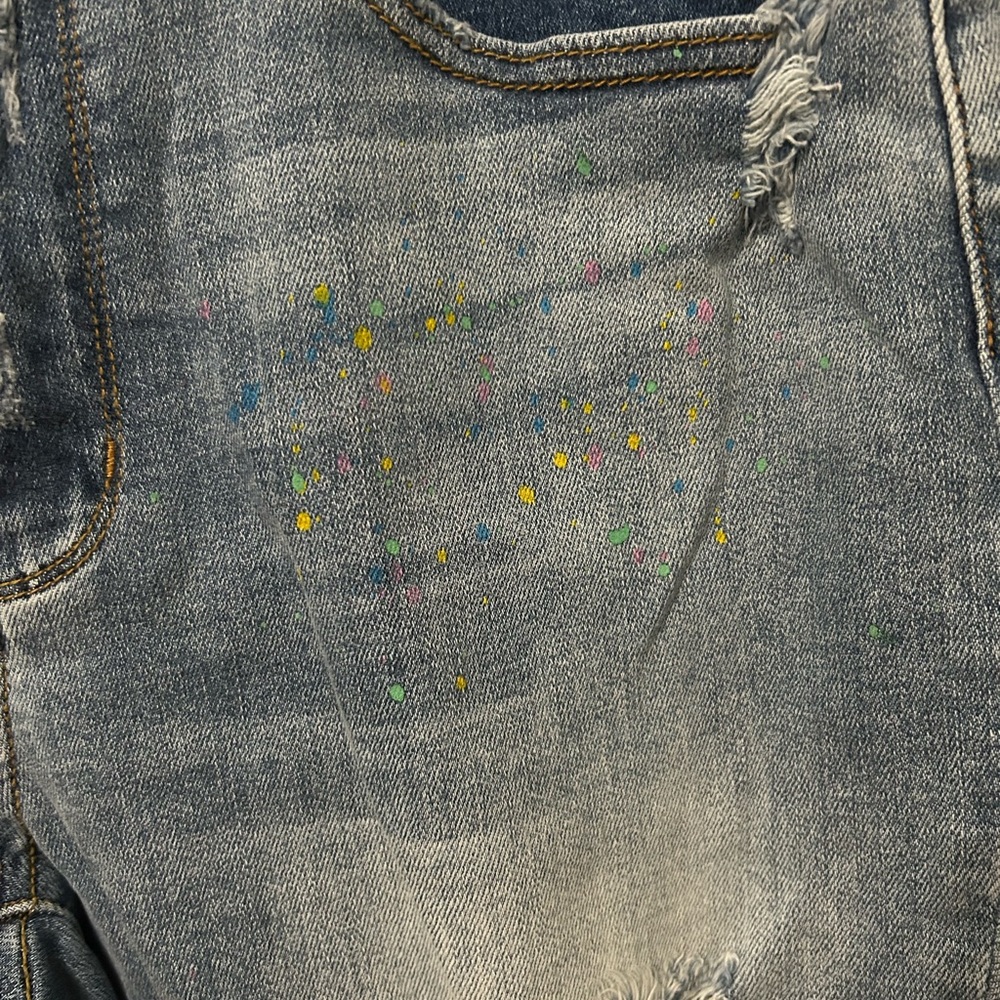 Judy Blue Boyfriend Fit distressed with paint splatter Denim - Picture 2 of 8
